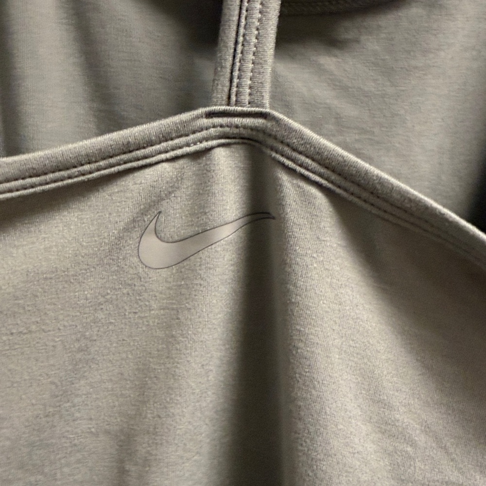 Nike Woman’s Dri Fit Racer Back Fitted Gray Workout Lounge Tank SM - Picture 4 of 6